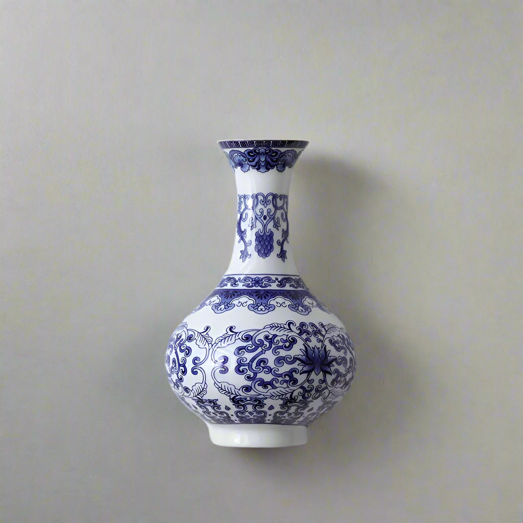 אגרטל קרמיקה מעוצב לתלייה על הקיר