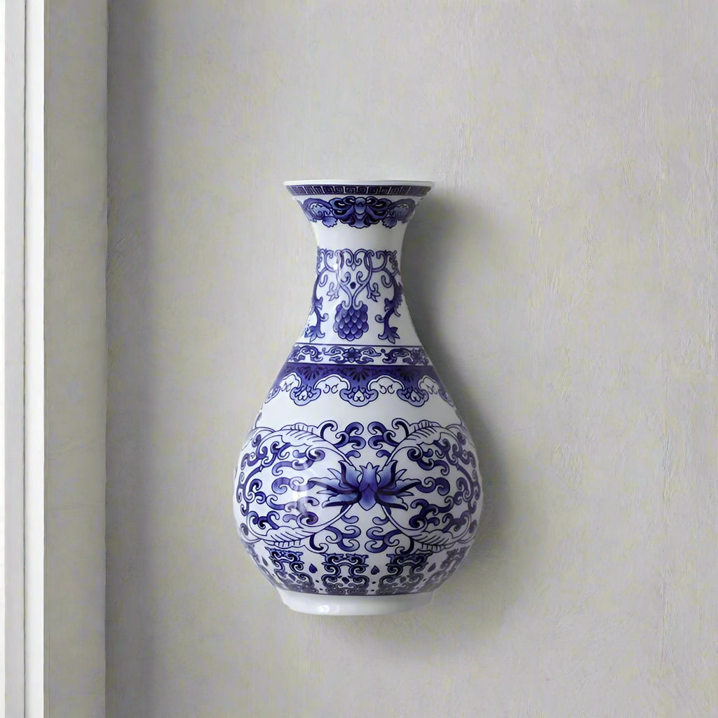 אגרטל קרמיקה מעוצב לתלייה על הקיר